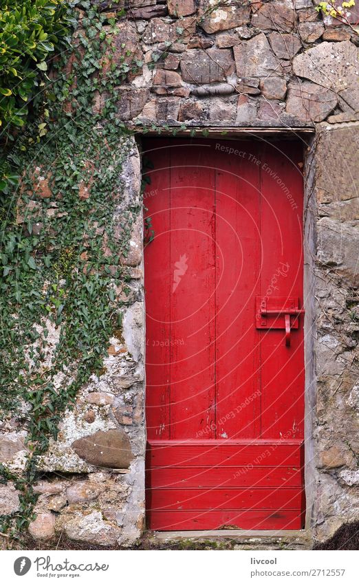 Rote Tür-Sare-Frankreich Haus Dorf Kleinstadt Stadt Architektur Fassade Straße Holz alt authentisch schön einzigartig grün rot rote Tür sare Lapurdi Europa