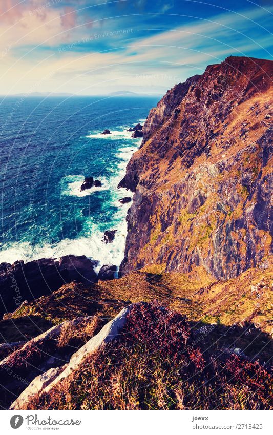Nur noch ein kurzes Stück Ferien & Urlaub & Reisen Abenteuer Ferne Meer Natur Landschaft Himmel Wolken Schönes Wetter Felsen Wellen Küste Insel Irland eckig