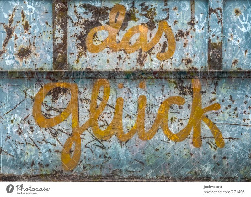 das Glück berührt einen rostigen Container Straßenkunst Stahl Rost Schriftzeichen berühren positiv gold Optimismus Design Inspiration Wunsch HDR Partizipation