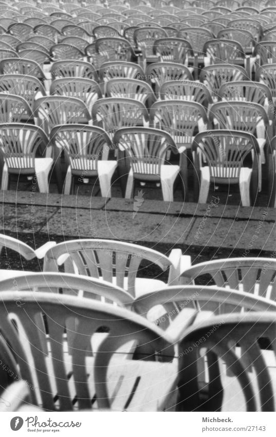 Sitzreihe Menschenleer Sitzgelegenheit sitzen Einsamkeit