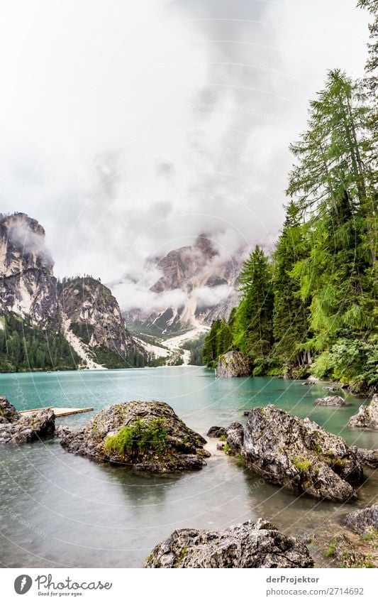 Lago di Braies ohne Steg und ohne Boote Ferien & Urlaub & Reisen Tourismus Ausflug Abenteuer Ferne Freiheit Berge u. Gebirge wandern Umwelt Natur Landschaft