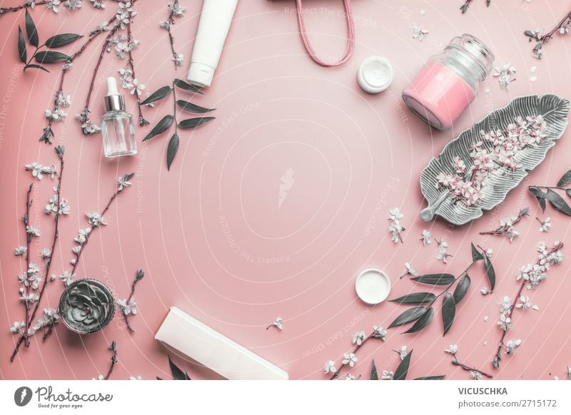 Modern Kosmetik, Beauty und Hautpflege kaufen Design schön Gesicht Creme Gesundheit Wellness rosa Hintergrundbild Serum modern Verpackung mock up Blüte Blatt