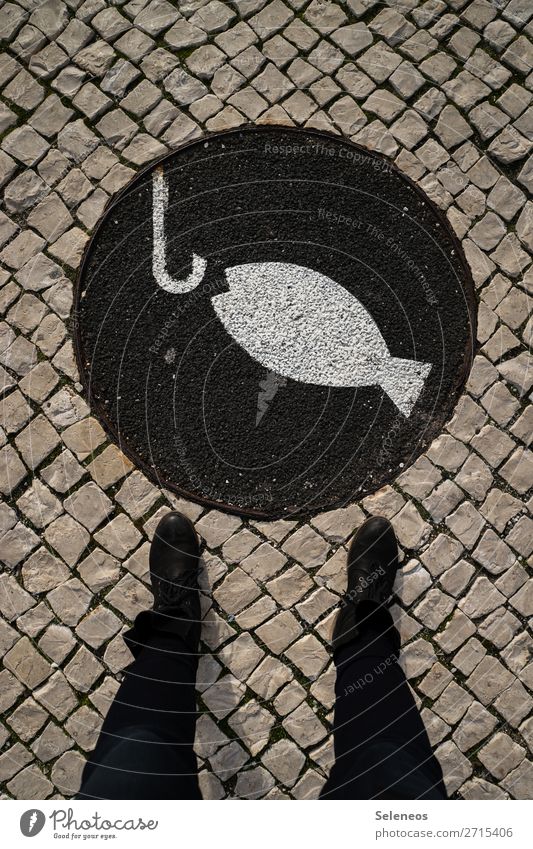 Angelerlaubnis Fisch Freizeit & Hobby Angeln Beine Fuß Straße Zeichen Schilder & Markierungen Hinweisschild Warnschild Erholung Angelschnur Haken Farbfoto