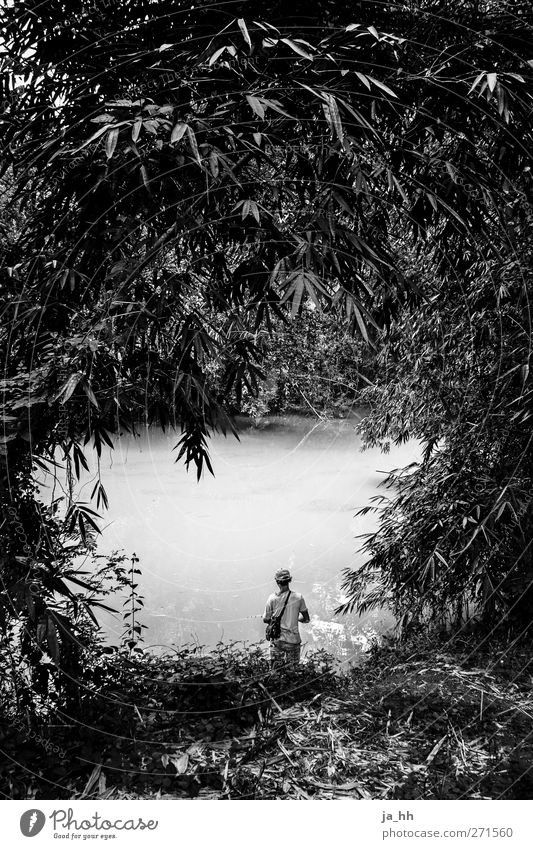 Fluss Wasser Urwald Flussufer See Einsamkeit Angeln Umweltverschmutzung Bali Indonesien Asien Angler Einzelgänger Dreck dreckiges Wasser Abwasser