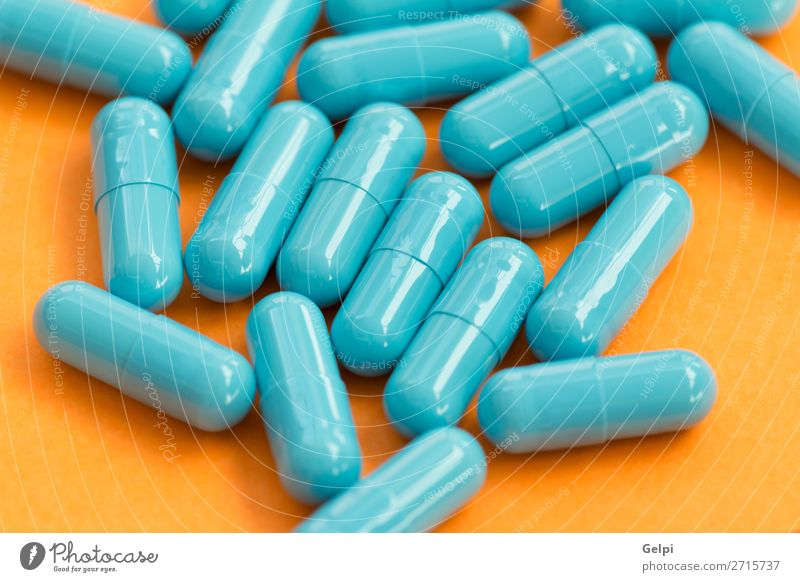 Blaue Pillen auf orangem Hintergrund Flasche Gesundheitswesen Behandlung Krankheit Medikament Wissenschaften Krankenhaus blau weiß Schmerz Apotheke Medizin