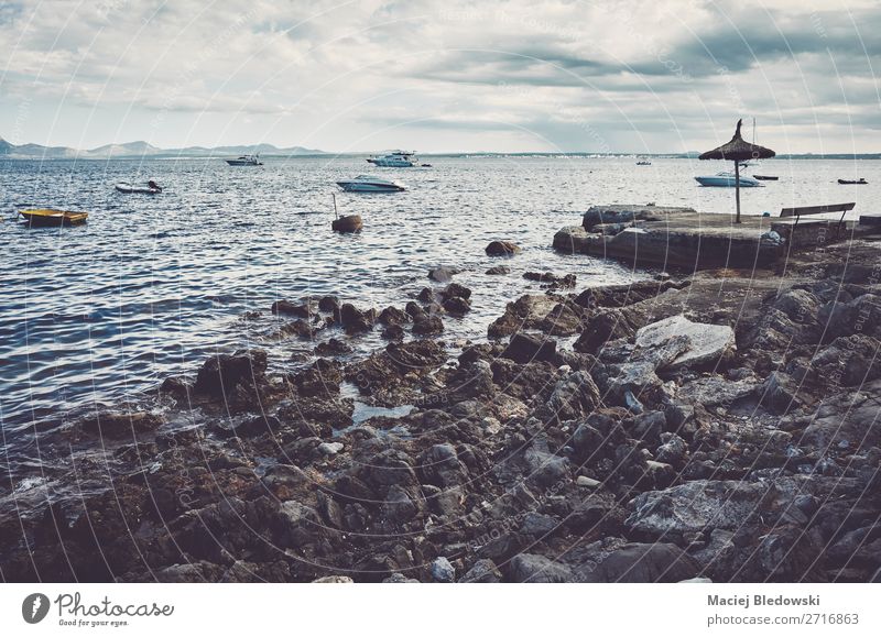 Felsiger Strand an der Küste von Mallorca, Spanien. Lifestyle Erholung Ferien & Urlaub & Reisen Abenteuer Ferne Freiheit Sommerurlaub Meer Insel Wellen