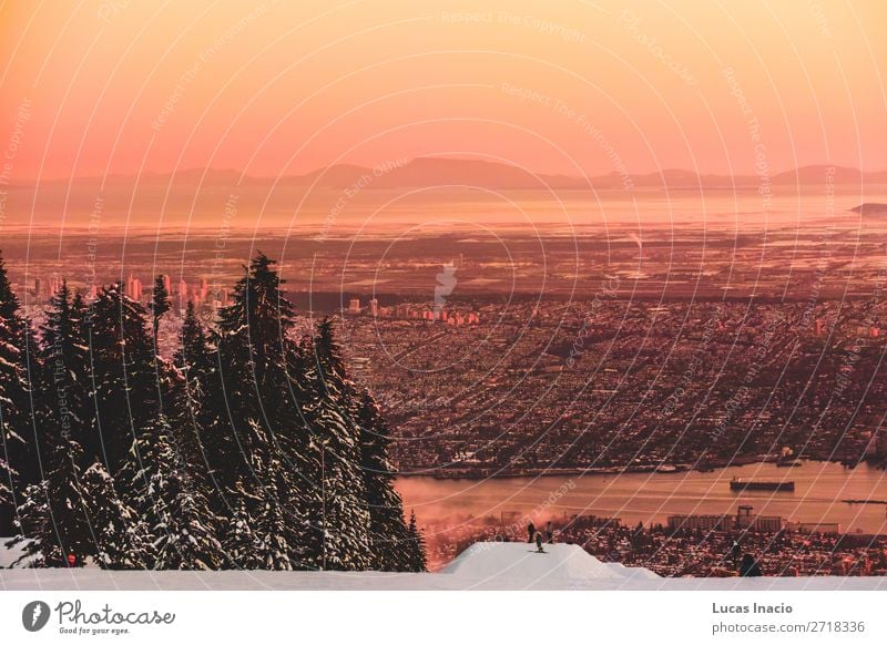Grouse Mountain in North Vancouver, BC, Kanada Ferien & Urlaub & Reisen Winter Schnee Berge u. Gebirge Sport Wintersport Snowboard Umwelt Natur Horizont Baum