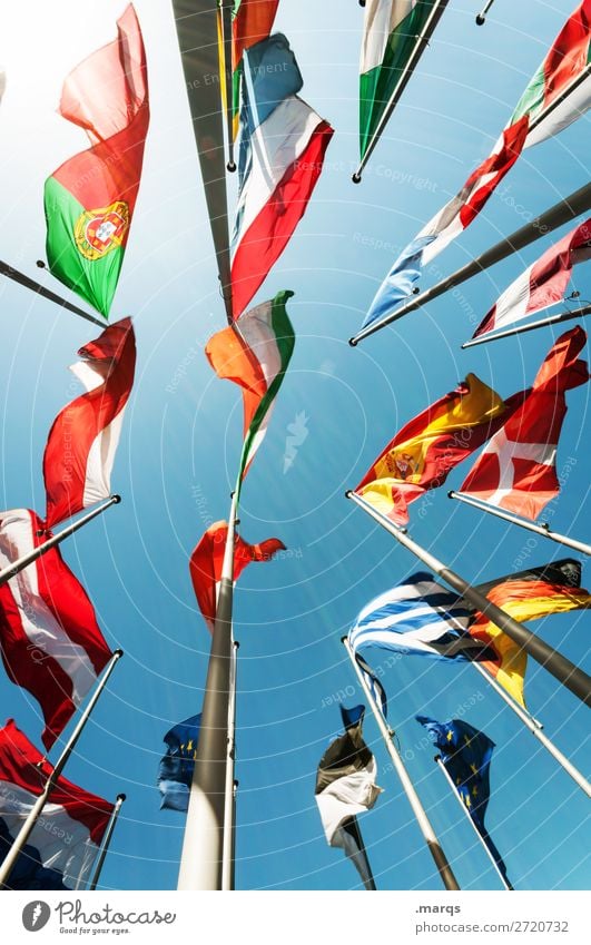Europäische Flaggen Wirtschaft Business Wolkenloser Himmel Zeichen Fahne Macht Perspektive Politik & Staat Zusammenhalt Wahlen Europa international Deutschland