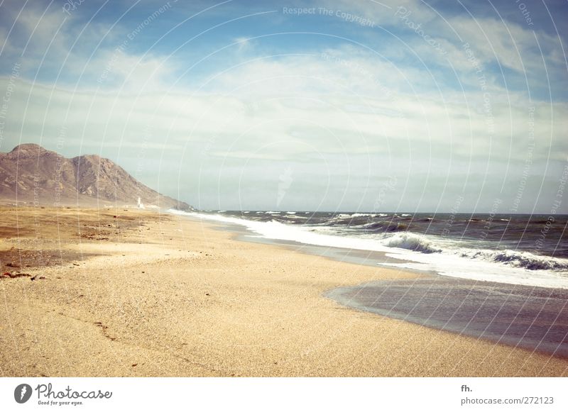 Auszeit Urelemente Sand Wasser Himmel Sommer Klima Schönes Wetter Dürre Felsen Berge u. Gebirge Cabo de Gata Wellen Küste Strand Meer Mittelmeer Oase Ferne