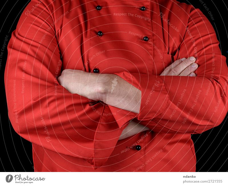 Koch in roter Uniform kreuzte die Arme über der Brust. elegant Stil Küche Restaurant Beruf Mensch Mann Erwachsene Hand Bekleidung Jacke schwarz Knöpfe Kaukasier