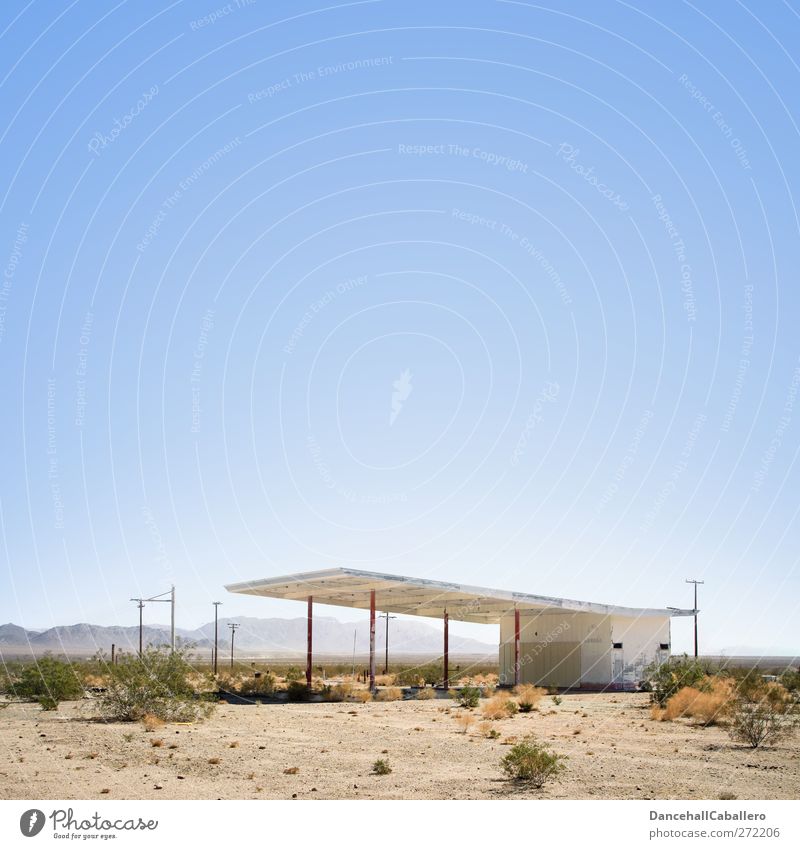 Verlassene Tankstelle in der Wüste USA Technik & Technologie Gebäude Zapfsäule Einsamkeit geschlossen Verkehr Rohstoffe & Kraftstoffe Lockdown Wissenschaften