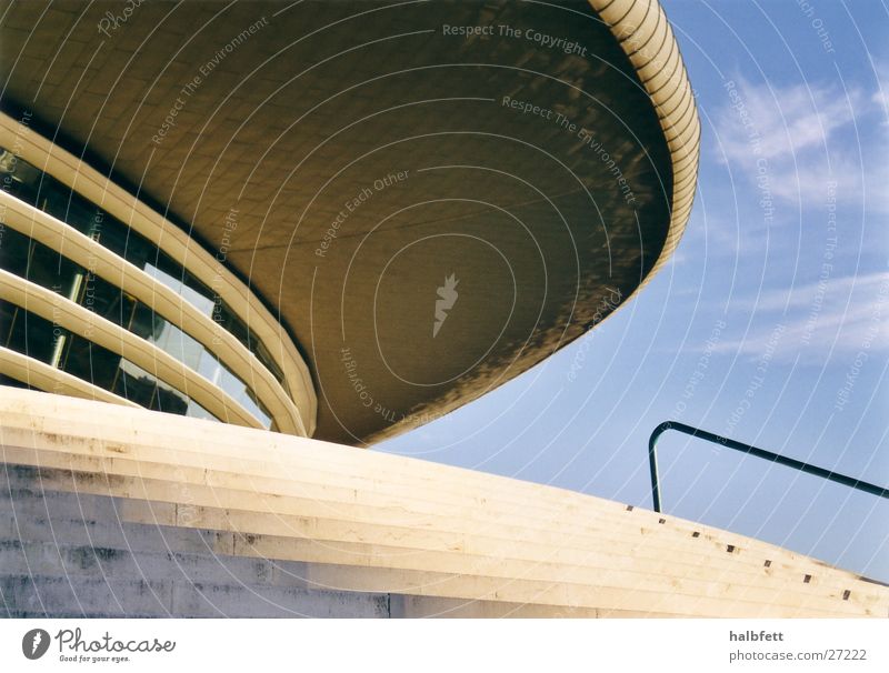 Lissabon 01 Haus rund Zukunft Portugal Architektur Weltausstellung