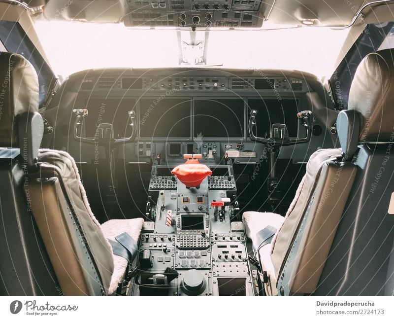 Innenraum einer Pilot-Cockpit-Kabine Privatjet Knöpfe Flugdeck Innenarchitektur Düsenflugzeug privat Bildschirm Reichtum Luftverkehr Sitz Technik & Technologie