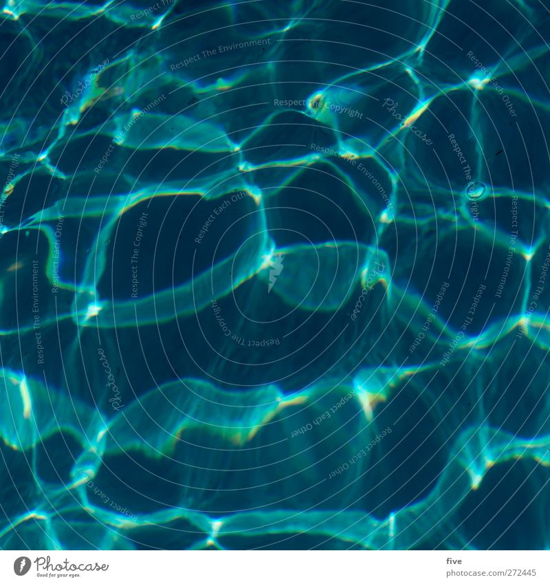 konkret abstrakt Wasser Sommer außergewöhnlich eckig Unendlichkeit blau Wasseroberfläche Strukturen & Formen Schwimmbad Farbfoto Außenaufnahme Tag