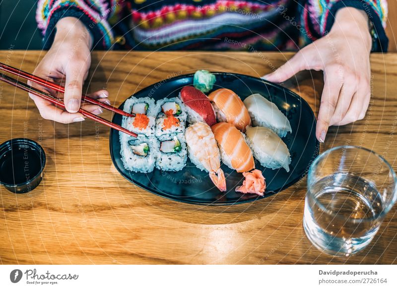 Getreidefrau Beim Sushi Essen Ein Lizenzfreies Stock Foto Von Photocase