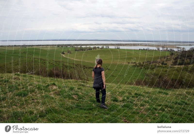 Hiddensee | Schöne Aussichten Mensch Kind Mädchen Kindheit Leben 1 8-13 Jahre Umwelt Natur Landschaft Wasser Himmel Wolken Frühling Hügel Ostsee Meer Insel