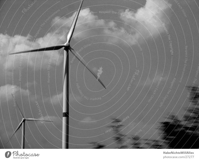 Drehstrom Elektrizität Propeller Industrie Windkraftanlage Himmel Bewegung Schwarzweißfoto Energiewirtschaft