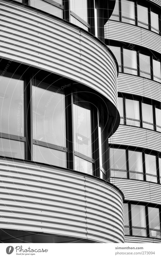 Gebäude Arbeitsplatz Büro Höhenangst Duisburg Makler Wohnung Lebensraum dramatisch Froschperspektive grau hell einfach Modern Art Architektur Modernisierung