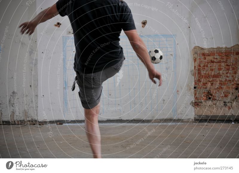 Ball Rund Muss In Tor Eckig Ein Lizenzfreies Stock Foto Von Photocase