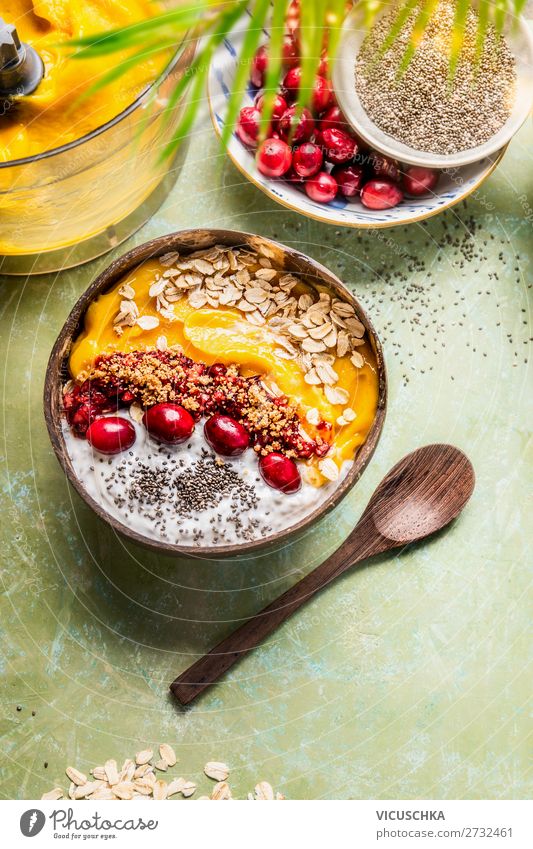 Smoothie Schüssel mit Mango und Joghurt Lebensmittel Milcherzeugnisse Frucht Getreide Ernährung Frühstück Bioprodukte Vegetarische Ernährung Diät Geschirr