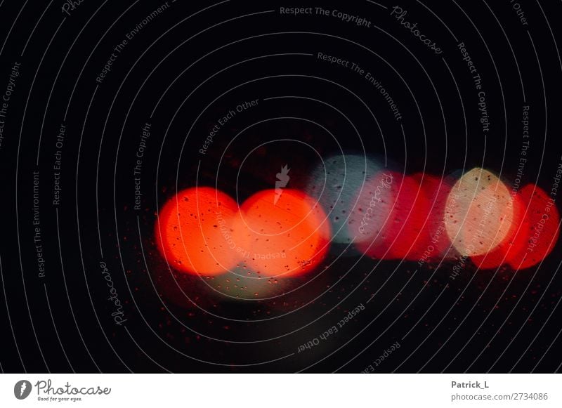 Abstrakte Lichter aus dem Straßenverkehr Lensflares Farbe Schwarz rund rot unschärfe