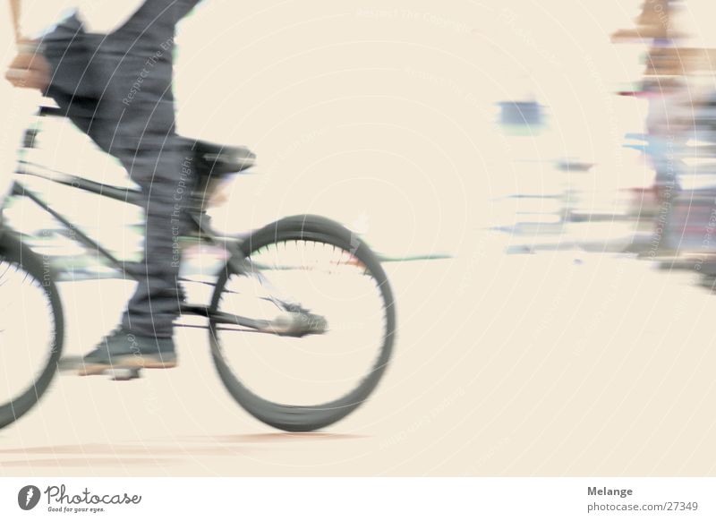 BMX fährt aus dem Bild Fahrrad Pedal treten fahren Fuß biken