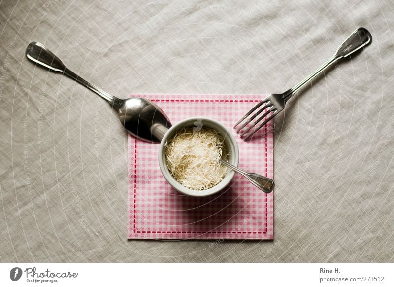 Tischlein deck dich Lebensmittel Käse Milcherzeugnisse Parmesan Ernährung Italienische Küche Geschirr Schalen & Schüsseln Besteck Gabel Löffel warten hell