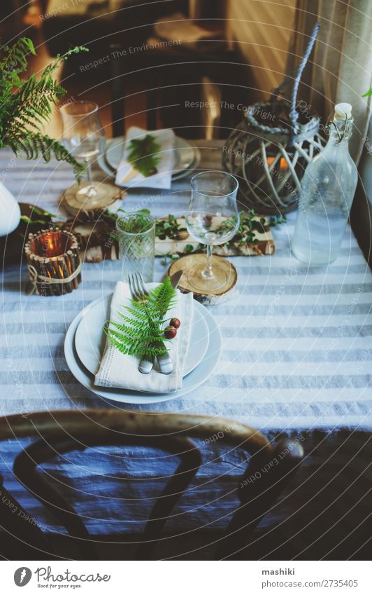 sommerliche Tischdekoration im natürlichen organischen Stil Abendessen Teller Besteck Design Sommer Garten Dekoration & Verzierung Feste & Feiern Hochzeit Natur