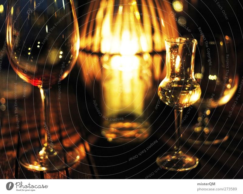 Sommernacht. Lifestyle ästhetisch Stil Grappa Grappaglas Wein Weinglas Weinkeller Kerzenschein Stimmung gemütlich Glas Gastronomie Alkohol Alkoholsucht