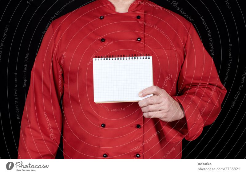 Koch in roter Uniform mit einem leeren Notizbuch. Küche Arbeit & Erwerbstätigkeit Beruf Mensch Mann Erwachsene Hand Bekleidung Hemd Anzug Jacke Papier schreiben