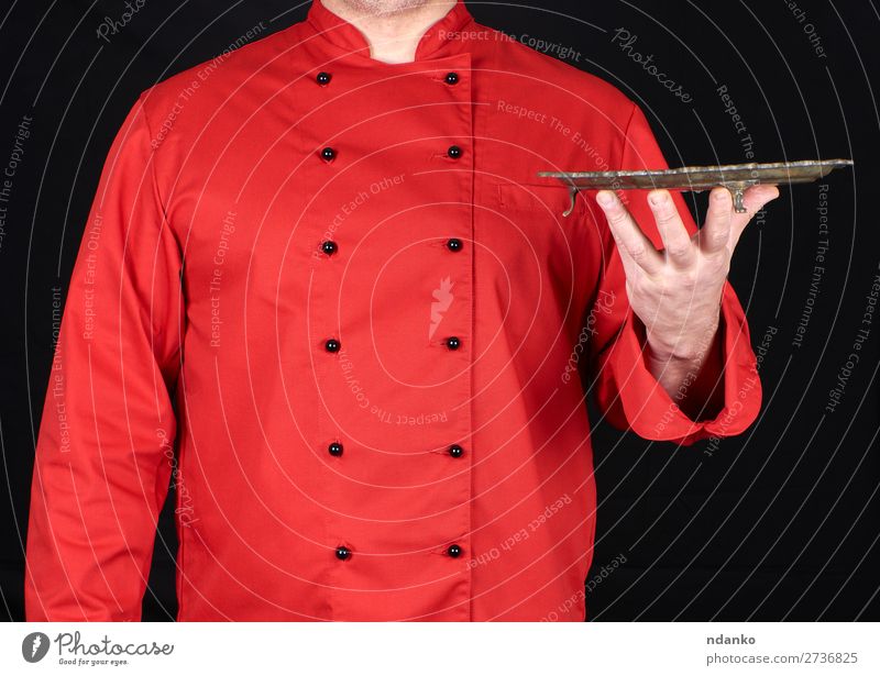 leere kupferne runde Schale Mittagessen Abendessen Teller Küche Restaurant Beruf Koch Mensch Mann Erwachsene Hand Finger stehen dunkel retro Sauberkeit rot