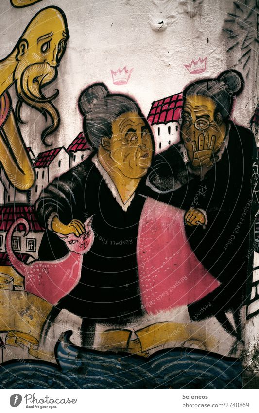 Life goal Graffiti Grafik u. Illustration Grafische Darstellung Großmutter oma stricken Katze Krone Farbfoto Stricknadel alt Lissabon Portugal Kunst Kultur