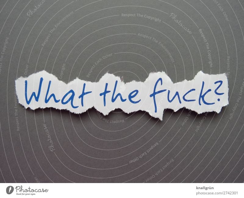 What the fuck? Schriftzeichen Schilder & Markierungen Kommunizieren blau grau weiß Gefühle Stimmung Neugier Überraschung Sorge Enttäuschung Entsetzen gefährlich