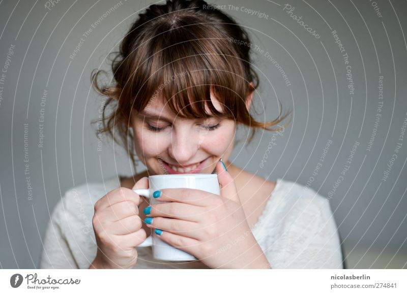 LIEBE MEINES LEBENS* Frühstück Kaffeetrinken Getränk Heißgetränk Tee Tasse Wohlgefühl Zufriedenheit Sinnesorgane Erholung Duft Junge Frau Jugendliche Leben