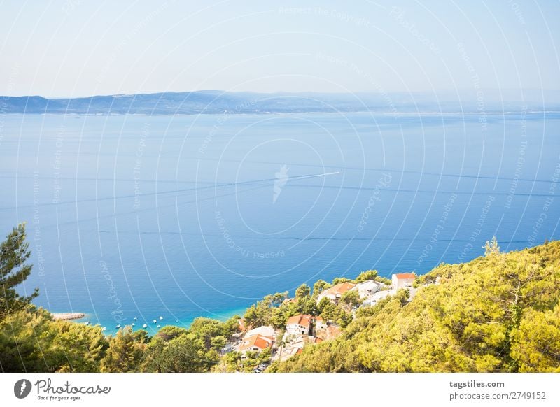 BRELA, KROATIEN Adria Strand blau Brela ruhig Küste Kroatien Dalmatien verträumt Freiheit Hafen Idylle Insel Landschaft Lifestyle Berge u. Gebirge Natur