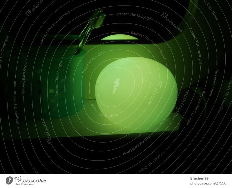grünes licht Lampe Reflexion & Spiegelung Bad Zahnbürste schwarz Häusliches Leben Kugel
