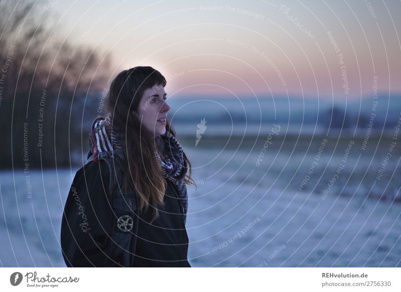 Carina | Junge Frau am Abend im Schnee Mensch feminin Jugendliche 1 18-30 Jahre Erwachsene Umwelt Natur Landschaft Sonnenaufgang Sonnenuntergang Winter