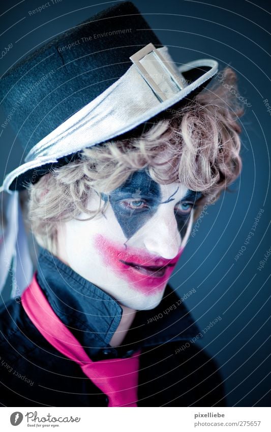 Joker Kosmetik Schminke Karneval Halloween maskulin Mann Erwachsene 1 Mensch Kunst Theaterschauspiel Schauspieler Zirkus Krawatte Hut blond Locken Lächeln