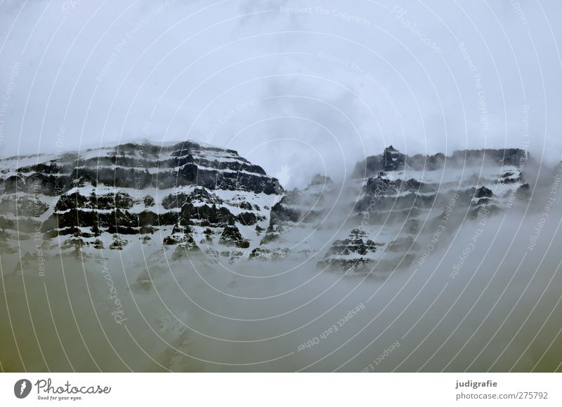 Island Umwelt Natur Landschaft Himmel Wolken Klima schlechtes Wetter Schnee Felsen Berge u. Gebirge Gipfel Schneebedeckte Gipfel bedrohlich dunkel kalt
