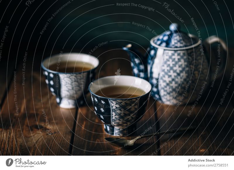 Heißer Tee auf Porzellantassen Antiquität asiatisch Hintergrundbild Getränk blau Keramik China Chinese Nahaufnahme Kultur Tasse dunkel Design trinken Osten