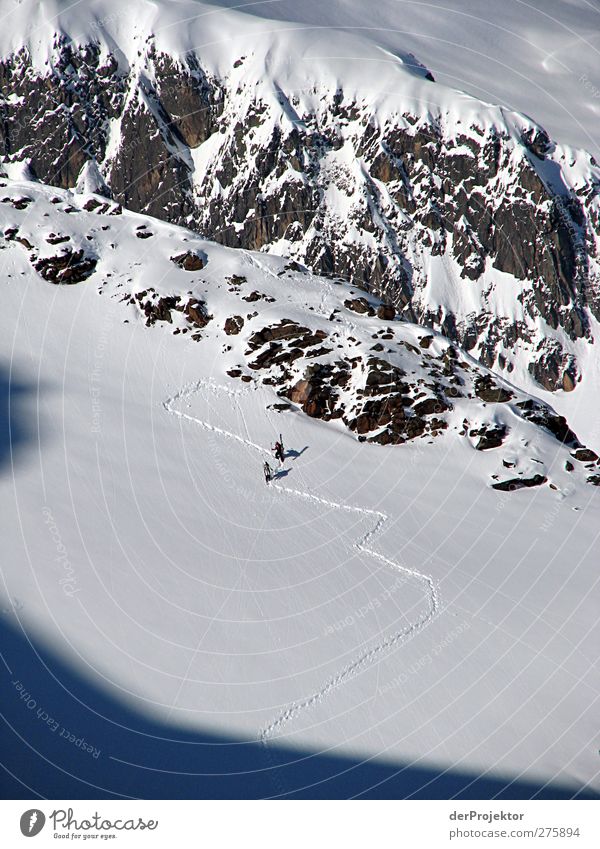 Schneewanderung Österreich Sport Wintersport Sportler wandern Skifahren Skipiste Mensch Erwachsene Leben 2 Natur Landschaft Felsen Berge u. Gebirge Gipfel