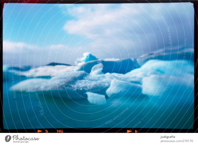 Island Umwelt Natur Landschaft Wasser Wolken Klima Klimawandel Eis Frost See Jökulsárlón Gletschersee kalt natürlich blau Vergänglichkeit analog Gletschereis