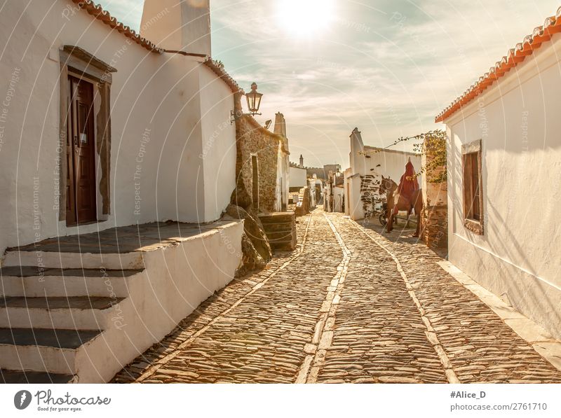 Mittelalterliches Dorf Monsaraz im Alentejo Portugal Ferien & Urlaub & Reisen Sightseeing Europa Kleinstadt Altstadt Menschenleer Haus Architektur Treppe