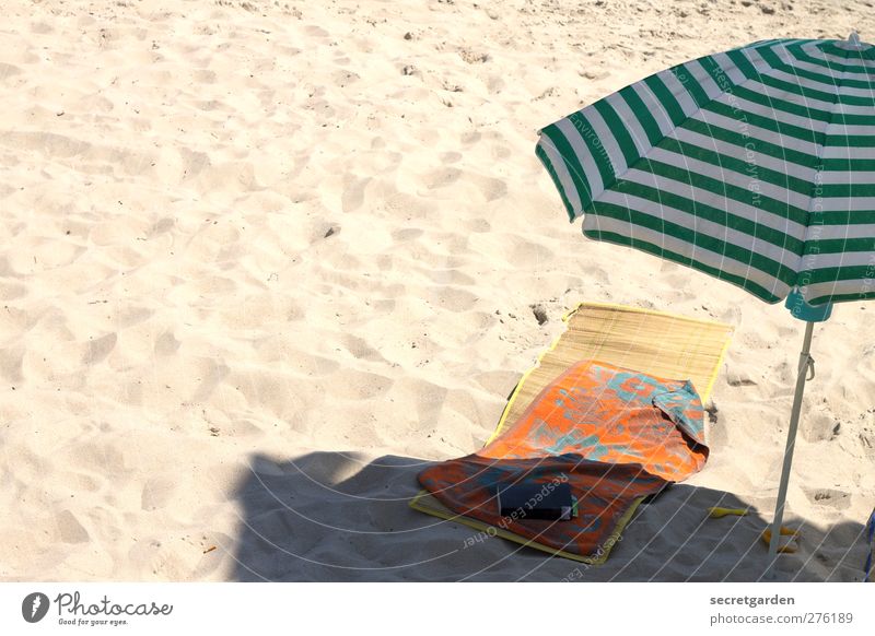 wenigstens auf dem foto: der sommer! Erholung ruhig Freizeit & Hobby Sand Sommer Schönes Wetter Strand lesen Wärme gelb grün orange Trägheit bequem