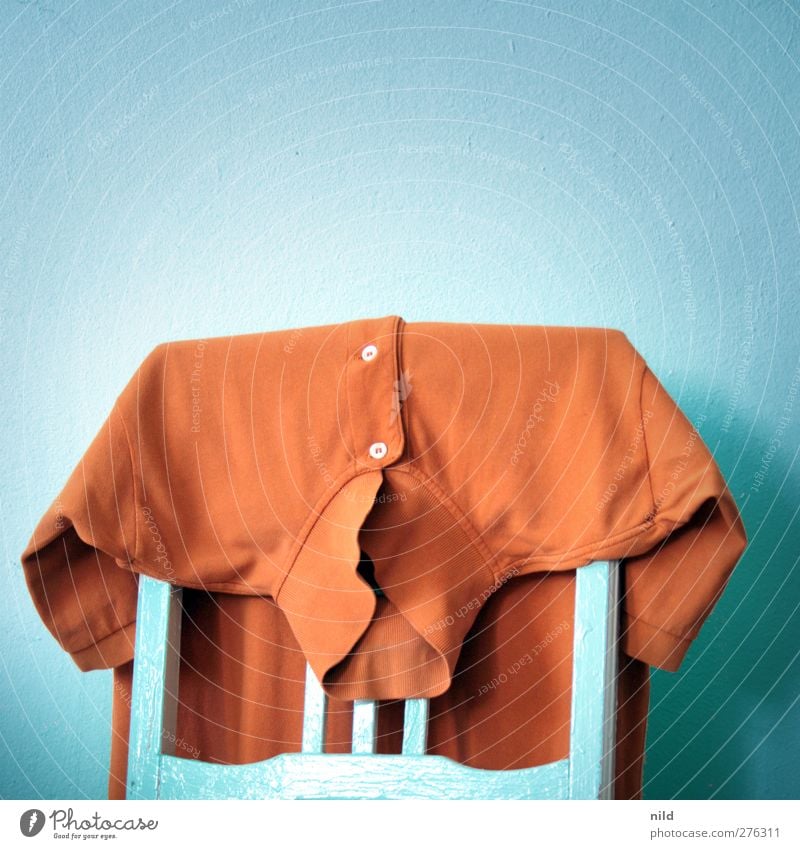 poloshirt Mode T-Shirt Hemd elegant trashig blau orange Bekleidung Niederlande Knöpfe Komplementärfarbe Gegenteil Farbenwelt Farbfoto mehrfarbig Innenaufnahme