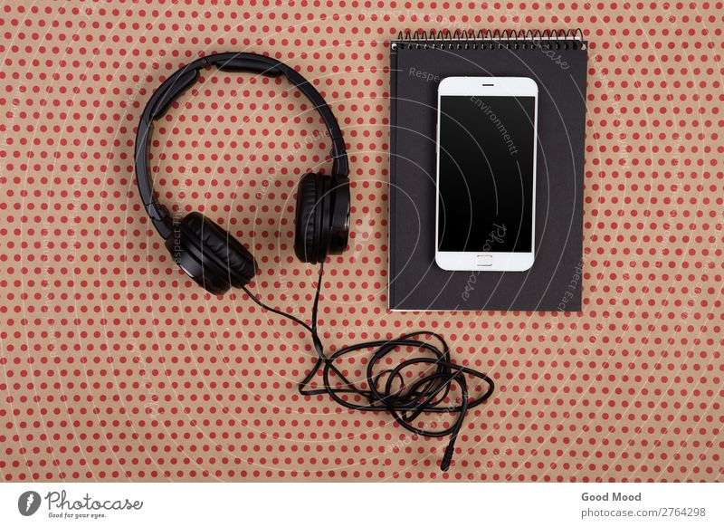 großer Kopfhörer, weißes Smartphone und Notizblock kaufen Stil Design Musik Büro Handwerk Business Telefon Headset PDA Bildschirm Technik & Technologie