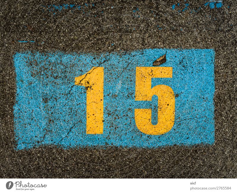 fünfzehn Geburtstag Verkehr Autofahren Straße Verkehrszeichen Verkehrsschild Parkplatz Zeichen Ziffern & Zahlen Schilder & Markierungen Feste & Feiern blau gelb