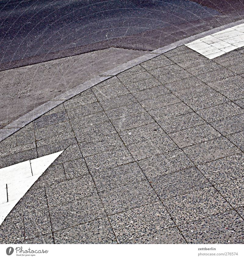 Parpplatz Parkplatz Beton Teile u. Stücke Geometrie Fuge Kurve Bogen Verkehr Wege & Pfade Platz Strukturen & Formen Ecke Teilung Abtrennung Bordsteinkante