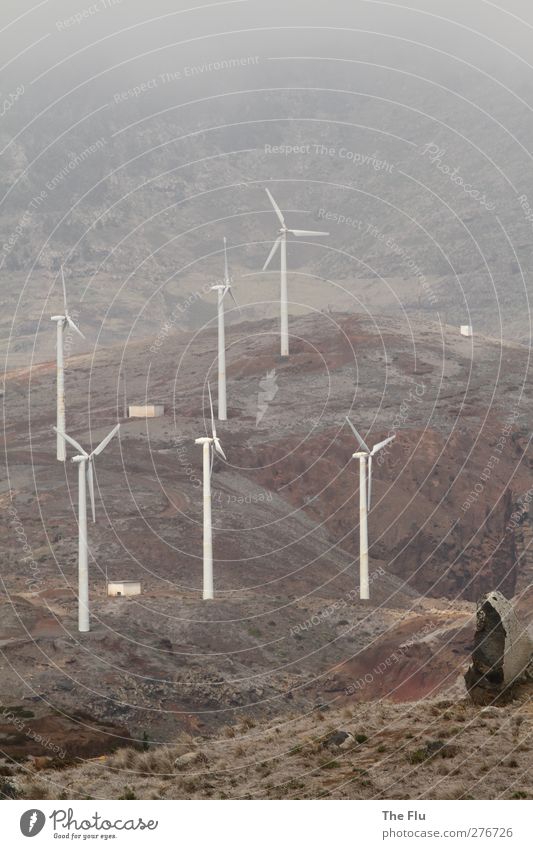 Windenergie im wüsten Land Berge u. Gebirge wandern Energiewirtschaft Technik & Technologie Fortschritt Zukunft Erneuerbare Energie Windkraftanlage Landschaft