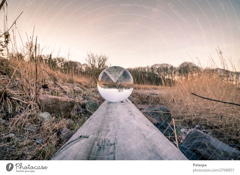 Kristallkugel in Balance auf einem Holzklotz Schalen & Schüsseln schön harmonisch Zufriedenheit Meditation Winter Spiegel Natur Landschaft Himmel Küste See